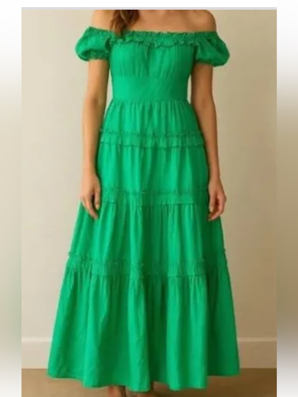Love the Label Kelly Green Ruffle Tiered
Off the Shoulder Maxi Dress Size S